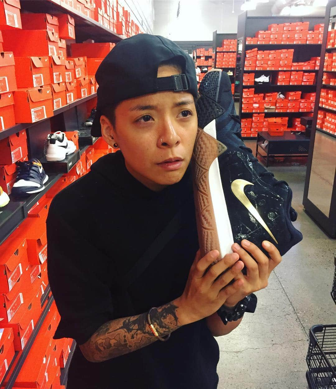 アンバー さんのインスタグラム写真 - (アンバー Instagram)「Herroh? 여보셩? 喂？ #size18shoes #사이즈360」8月25日 2時58分 - amberliu