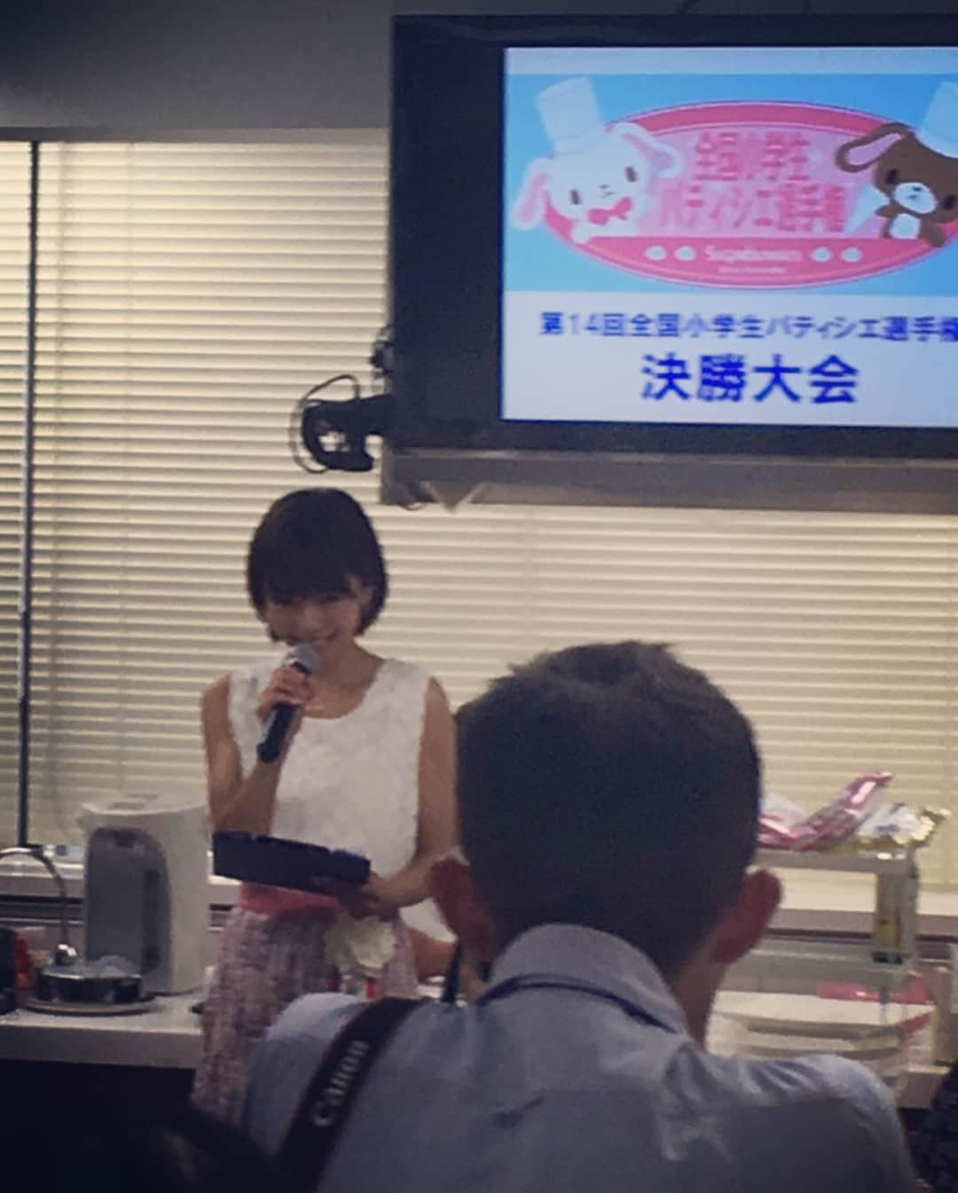 釈由美子さんのインスタグラム写真 - (釈由美子Instagram)「今日は「全国小学生パティシエ選手権」のゲスト審査員として参加しています(^^) 小学生のみなさんが作るスウィーツ楽しみです😍❤️ ベストを尽くしてがんばってください‼︎ #第14回全国小学生パティシエ選手権  #お菓子のいい香りに包まれて #しあわせな気持ち💕」8月25日 14時31分 - yumikoshaku