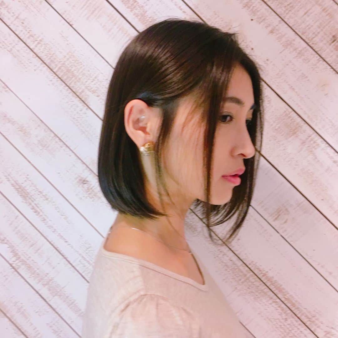 長谷部瞳さんのインスタグラム写真 - (長谷部瞳Instagram)「・ Anie hair salon artist:Dai Kitayama 03-6721-0666 anie-hair.com 150-0001 東京都渋谷区神宮前4-1-19 JKビル1F ・ #anie #hairstyle #hairsalon #hairstylist #ヘアスタイル #ナチュラルストレート #ワンレンボブ」8月25日 8時30分 - hasebe_hitomi