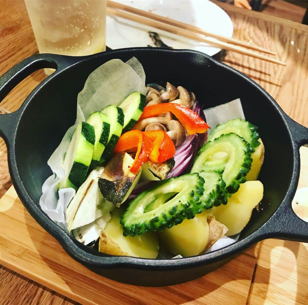 原田佳奈さんのインスタグラム写真 - (原田佳奈Instagram)「経堂にあるマホラ食堂、一つ一つ丁寧に作られた料理全部美味しくて感動。。☺️ 友達とワイワイでもいいし、好きな人としっぽりでもいいし、一人ふらりでもいいし、家族でほのぼのでもいけちゃうお店、あるようでない！ #マホラ食堂 #おすすめのお店 #経堂 #ダッチオーブン #店長は俳優部 #何を食べるかより誰と食べるか #だけどやはり何を食べるかも重要」8月25日 10時54分 - kanaharada1211