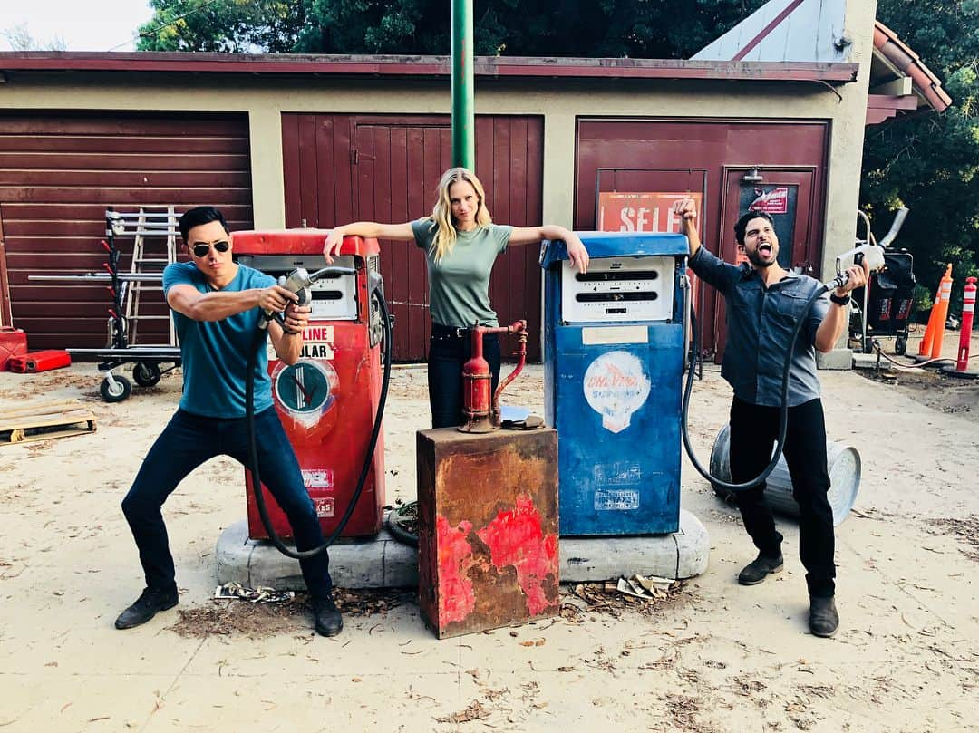 A・J・クックさんのインスタグラム写真 - (A・J・クックInstagram)「Pour a little ⛽️ on that 🔥 #tgif #criminalminds #bts #setlife」8月25日 11時59分 - ajcook