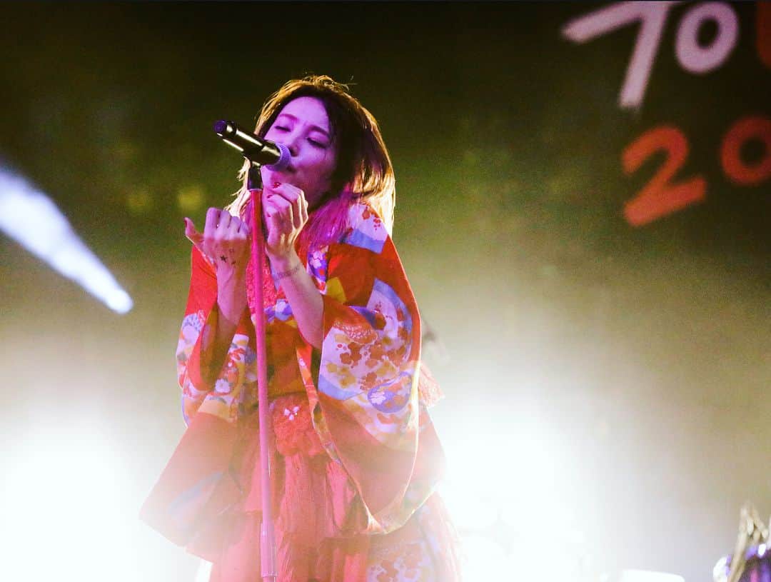 LiSAさんのインスタグラム写真 - (LiSAInstagram)「LiVE is Smile Always〜ASiA TOUR2018〜［eN］iN 広州 初めてのワンマンライブ。ほんんんっとすごかった。中山記念堂。歴史的な会場で建物も素晴らしく、会場に響く皆の声がすごかった。嬉しい悲鳴だけど、チケット無くて入れなくて会場の外で歌ってくれていた皆ごめんね。今度は二階まで解放申請してもらえるようにがんばるねっ。また帰る約束ができました。広州ありがとう。4年前から待っててくれてありがとう。 次は明後日［eN］ファイナル、上海です。 #LiSA  #eN #ASiATOUR2018 #広州 #guangzhou #りさらいぶ  photo  by. @kamiiisaka」8月25日 12時28分 - xlisa_olivex