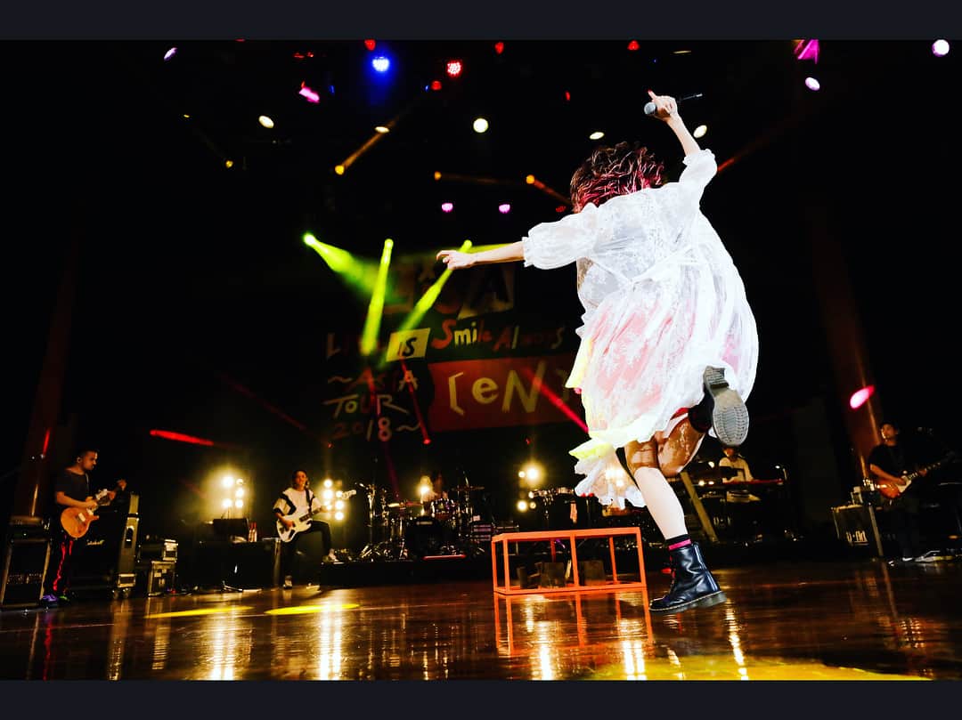 LiSAさんのインスタグラム写真 - (LiSAInstagram)「LiVE is Smile Always〜ASiA TOUR2018〜［eN］iN 広州 初めてのワンマンライブ。ほんんんっとすごかった。中山記念堂。歴史的な会場で建物も素晴らしく、会場に響く皆の声がすごかった。嬉しい悲鳴だけど、チケット無くて入れなくて会場の外で歌ってくれていた皆ごめんね。今度は二階まで解放申請してもらえるようにがんばるねっ。また帰る約束ができました。広州ありがとう。4年前から待っててくれてありがとう。 次は明後日［eN］ファイナル、上海です。 #LiSA  #eN #ASiATOUR2018 #広州 #guangzhou #りさらいぶ  photo  by. @kamiiisaka」8月25日 12時28分 - xlisa_olivex
