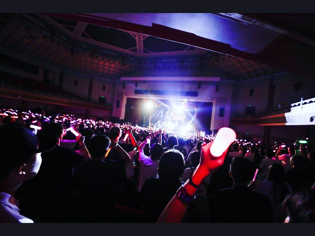 LiSAさんのインスタグラム写真 - (LiSAInstagram)「LiVE is Smile Always〜ASiA TOUR2018〜［eN］iN 広州 初めてのワンマンライブ。ほんんんっとすごかった。中山記念堂。歴史的な会場で建物も素晴らしく、会場に響く皆の声がすごかった。嬉しい悲鳴だけど、チケット無くて入れなくて会場の外で歌ってくれていた皆ごめんね。今度は二階まで解放申請してもらえるようにがんばるねっ。また帰る約束ができました。広州ありがとう。4年前から待っててくれてありがとう。 次は明後日［eN］ファイナル、上海です。 #LiSA  #eN #ASiATOUR2018 #広州 #guangzhou #りさらいぶ  photo  by. @kamiiisaka」8月25日 12時28分 - xlisa_olivex