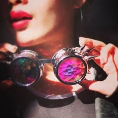 のインスタグラム：「Shop @pupa_glasses . . . . #スチームパンク #sunglasses #ファッション #ultraootd #フェス好き #fashion #instagram #music #party #edcjapan #UltraJapan #海外フェス #コスプレ #西海岸スタイル #ootd #コスプレ #海 #フォトジェニック #夏フェス #フェスコーデ #インスタ映え #インスタコーデ #edcjapan #万華鏡 #edmlifestyle #パリピ #ゴーグル #festivalfashion」