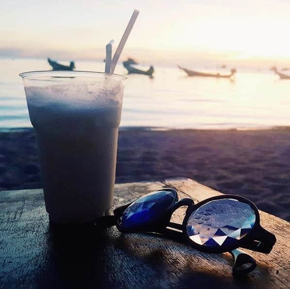 のインスタグラム：「Shop @pupa_glasses . . . . #サングラス #sunglasses #ファッション #ultraootd #フェス好き #fashion #instagram #music #party #edcjapan #UltraJapan #海外フェス #海 #西海岸スタイル #ootd #ナイトプール #プール #海 #フォトジェニック #夏フェス #フェスコーデ #インスタ映え #インスタコーデ #edcjapan #万華鏡 #edmlifestyle #パリピ #眼鏡 #festivalfashion #ブルー」