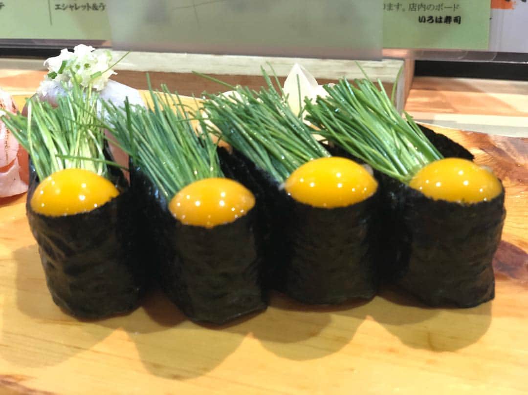 出原大樹さんのインスタグラム写真 - (出原大樹Instagram)「これだけ食べにきた。 #芽ねぎ&ウズラ玉子 #いろは寿司 #中目黒」8月25日 22時39分 - hiroki_izuhara