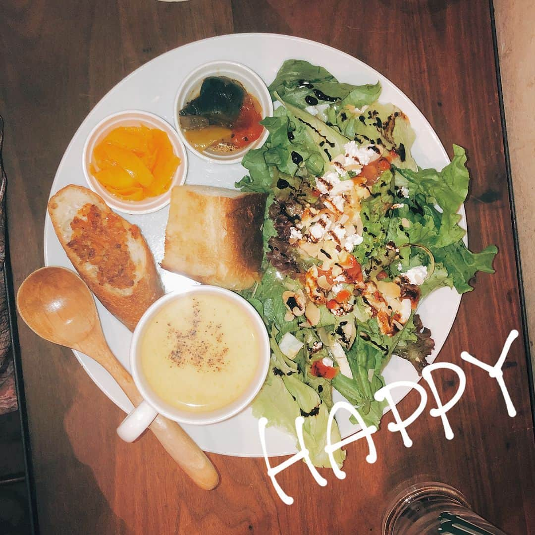 徳本夏恵（なちょす）さんのインスタグラム写真 - (徳本夏恵（なちょす）Instagram)「おしゃカフェ会。むふふ。  #おしゃカフェ#カフェ#インスタ映えカフェ#cafe#ヘルシー#ヘルシーカフェ#カフェごはん#新宿#新宿カフェ」8月25日 22時52分 - nachos_kimono