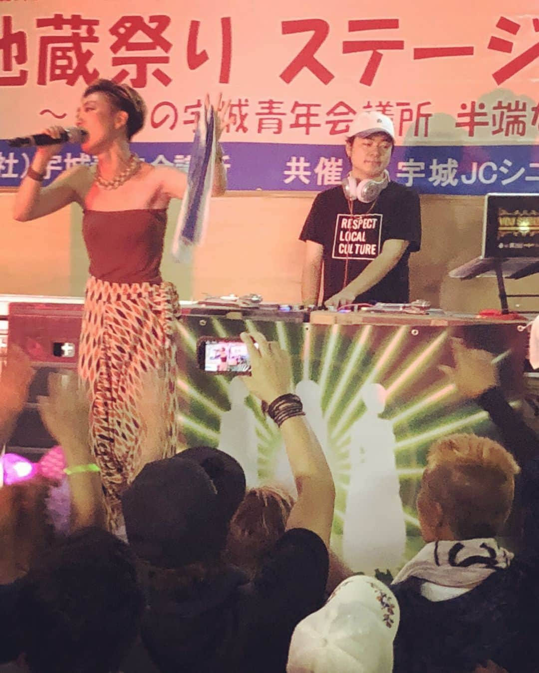 SILVA（DOUBLE SUGARSOUL）さんのインスタグラム写真 - (SILVA（DOUBLE SUGARSOUL）Instagram)「宇土チャリティ祭りにてシマウマさんリリックチェック宙♪女神バナー(幕)大活躍❣️女神シスタMRC(マルコ)とも女神リンク！✨」8月25日 23時07分 - megamix20th