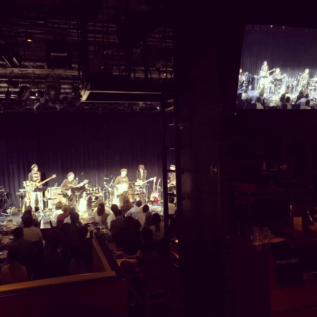 高橋幸宏さんのインスタグラム写真 - (高橋幸宏Instagram)「8/23 Billboad Live OsakaでとりあえずはThe Beatniks のライブ、ひと段落しました。この日の打ち上げは外は嵐、なんとか帰りました。 メンバー、スタッフのみんな、そして来てくださった皆さん本当にありがとう、、、🙇‍♂️ #thebeatniks  #高橋幸宏 #鈴木慶一 #砂原良徳 #白根賢一 #高桑圭 #堀江博久 #永井聖一 #矢口博康 #山本哲也 #billboardliveosaka」8月25日 15時07分 - room66_yukihiro