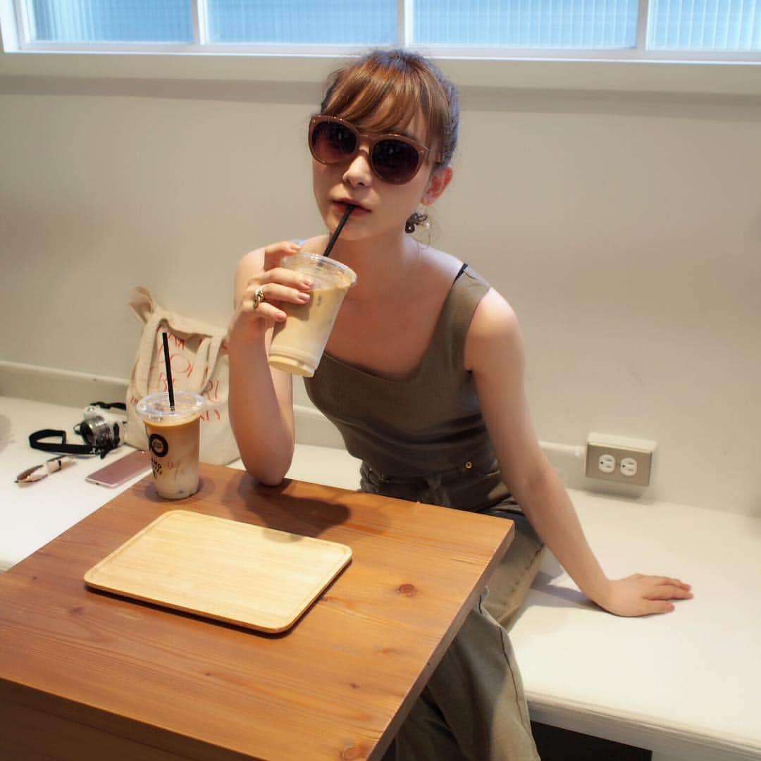 RINA（鈴木理菜）さんのインスタグラム写真 - (RINA（鈴木理菜）Instagram)「coffee break††† #ootd #vintage #tokyo #cafe #instagood」8月25日 17時58分 - urarina821