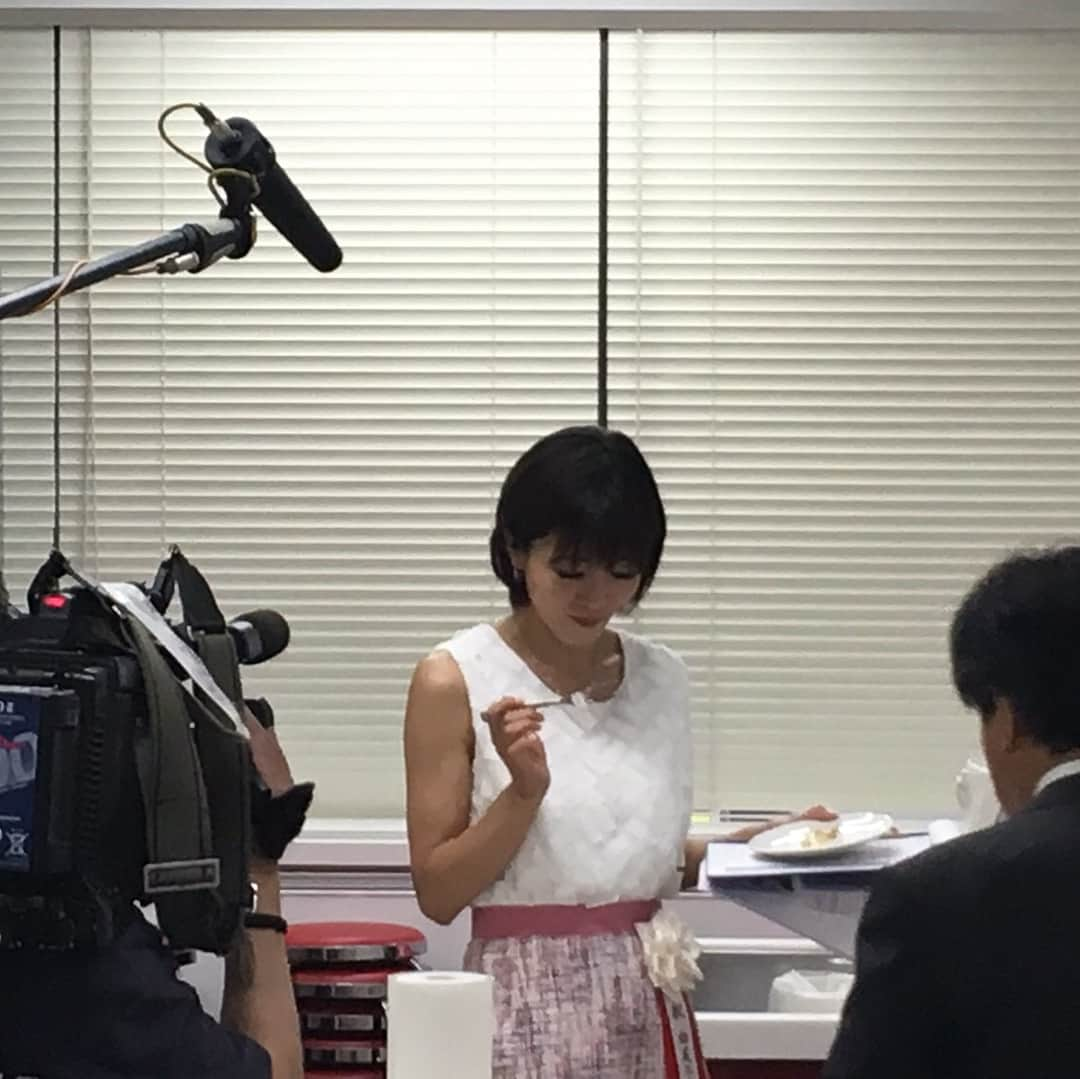 釈由美子さんのインスタグラム写真 - (釈由美子Instagram)「全国小学生パティシエ選手権が無事に終わりました🍰 みなさんレベルが高くて 小学生とは思えない！ 完成度の高い作品に感動しました✨😂 お菓子作りはみんなをHappy💕笑顔にしてくれる魔法みたいですね😆 しあわせな時間に感謝です❤️ 参加者の皆様、お疲れ様でした✨ #全国小学生パティシエ選手権」8月25日 18時01分 - yumikoshaku