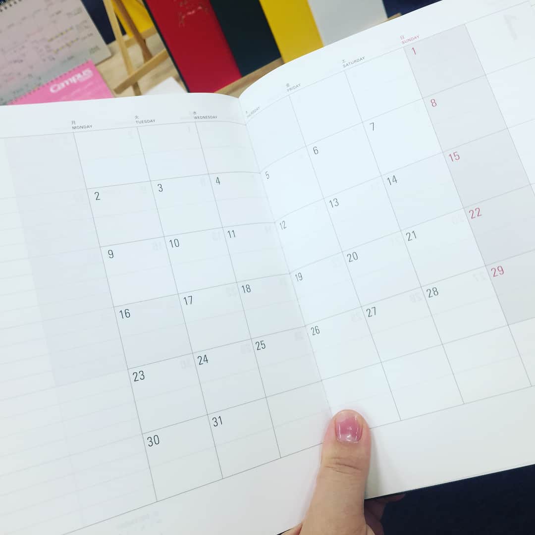小雪さんのインスタグラム写真 - (小雪Instagram)「#ロフト手帳博 に行ってきました！9/1から色々と発売されるので散財の予感。会場にあったものでいえばほぼ日、測量野帳、CUSTOM DIARY STICKERS はぜひ手に入れたいところ I went to LOFT schedule note book exhibitions!!!」8月26日 0時07分 - marugaodesuyo
