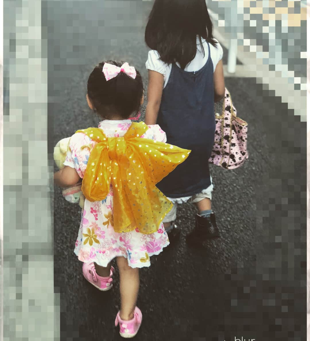 加藤夏希さんのインスタグラム写真 - (加藤夏希Instagram)「#お祭り #夏祭り #仲良し #姪っ子ちゃん チビちゃんは大はしゃぎ大喜びでした。 今回は浴衣の帯を町娘風に袖をくくる形にしました。アレンジ、アレンジ、 来年はサイズアウトしてるんだろうな〜」8月26日 1時08分 - natsukikato_official