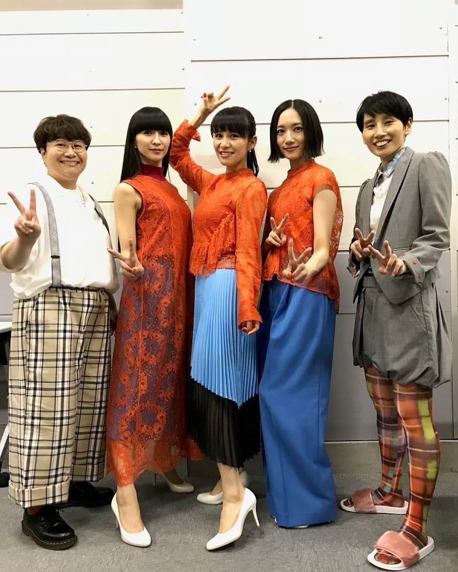 Perfumeさんのインスタグラム写真 - (PerfumeInstagram)「Thanks for tuning in to the final round of "4th Perfume Dance Contest -Odore! TOKYO GIRL-" and Panasonic "AWA DANCE CONTEST" today! Had so much fun sharing lots of happiness and tears with our fellow dancers. #prfm」8月26日 1時12分 - prfm_official