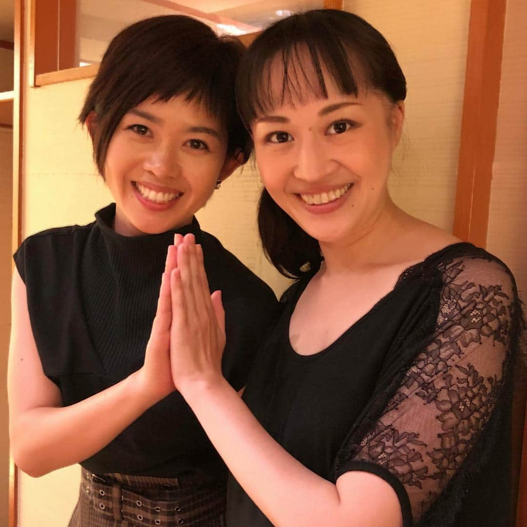 倉田亜味さんのインスタグラム写真 - (倉田亜味Instagram)「同期の大海亜呼とクラタッチ  #大海亜呼#おおみあこ #えっちゃん #娘役 #元宝塚歌劇団#宙組 #宝塚 #元宝塚 #OG #落ち着く同期 #かわいい #クラタッチ #38人目 #KT0038 #皆様からのハイタッチが原動力 #swimming #cycling #running #triathlon  #いつかはアイアンマン #倉田あみ#くらたあみ #kurataami」8月26日 5時43分 - kurata_amigram