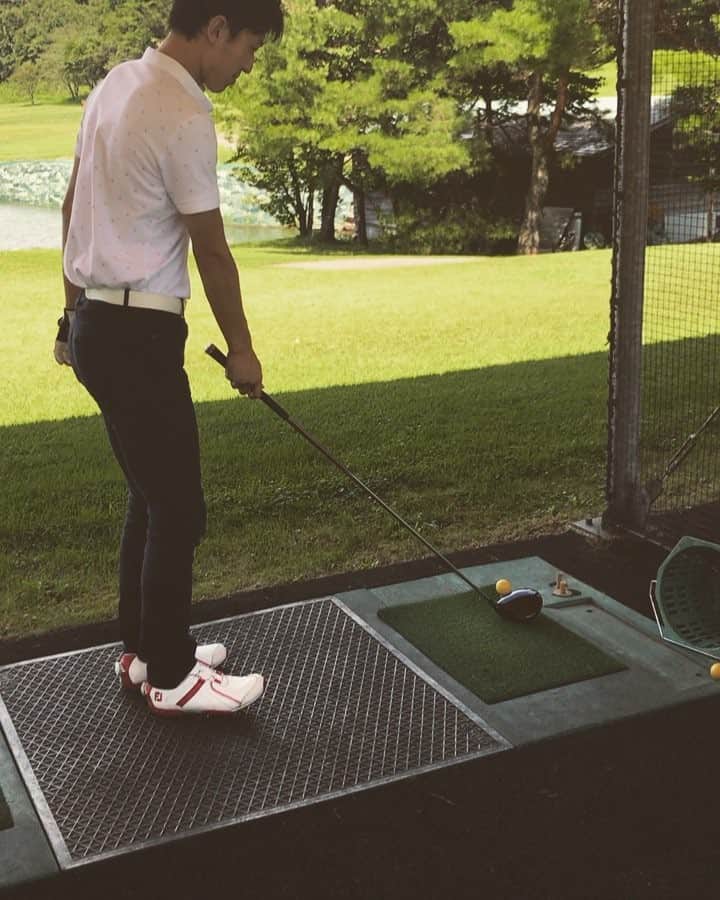 松村成のインスタグラム：「一か月ぶりのクラブ握った⛳️ 二週間お疲れ様でしただったので久しぶりのゴルフ解禁🏌️‍♂️ 強烈なアゲンストで押し流されるの巻」