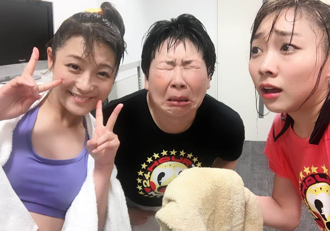 須田亜香里さんのインスタグラム写真 - (須田亜香里Instagram)「森三中大島さん、鈴木奈々さんというリアクションの女王様たちに囲まれているという不思議な時間でした(笑) 本当に私って振り幅があるだけの人間で、“NGなし”というか楽しいと思ったことを一生懸命やっていたら気づけば今の場所にたどり着いていたんです。 まだまだ未経験なことはたくさん！未経験のことの方が多いからこそやってみないとわからない！ そもそも人間的にも未熟ですが、これからも見守っていただけると幸いです。たくさんの人からたくさんのことを学びたいな。 まずはこうして一人の名前を出演者として挙げていただいたことが一歩。 たくさんの出会いが支えてくれたからこその嬉しい一歩を噛み締めて前を向きます！ 出演者さん、スタッフさん、遅くまで皆様お疲れ様でした！ そしてなにより受け止めてくださった視聴者さん、ありがとうございました！ 引き続き24時間テレビお楽しみください＊  #24時間テレビ #ありがとうございました」8月26日 10時18分 - akarisuda