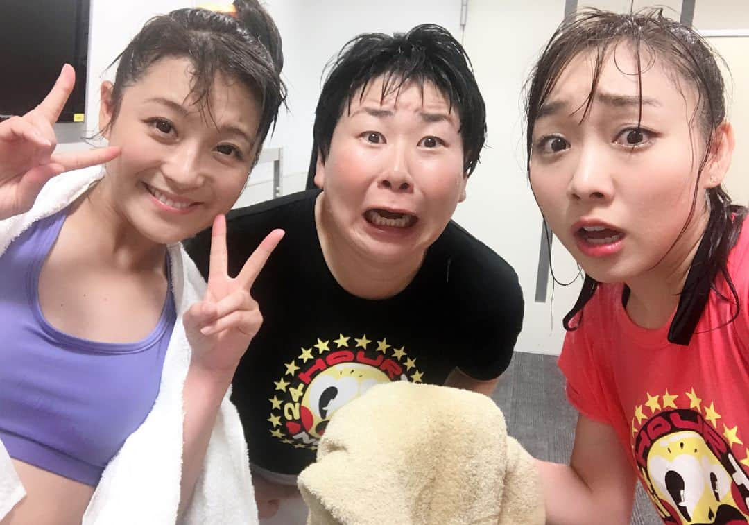 須田亜香里さんのインスタグラム写真 - (須田亜香里Instagram)「森三中大島さん、鈴木奈々さんというリアクションの女王様たちに囲まれているという不思議な時間でした(笑) 本当に私って振り幅があるだけの人間で、“NGなし”というか楽しいと思ったことを一生懸命やっていたら気づけば今の場所にたどり着いていたんです。 まだまだ未経験なことはたくさん！未経験のことの方が多いからこそやってみないとわからない！ そもそも人間的にも未熟ですが、これからも見守っていただけると幸いです。たくさんの人からたくさんのことを学びたいな。 まずはこうして一人の名前を出演者として挙げていただいたことが一歩。 たくさんの出会いが支えてくれたからこその嬉しい一歩を噛み締めて前を向きます！ 出演者さん、スタッフさん、遅くまで皆様お疲れ様でした！ そしてなにより受け止めてくださった視聴者さん、ありがとうございました！ 引き続き24時間テレビお楽しみください＊  #24時間テレビ #ありがとうございました」8月26日 10時18分 - akarisuda