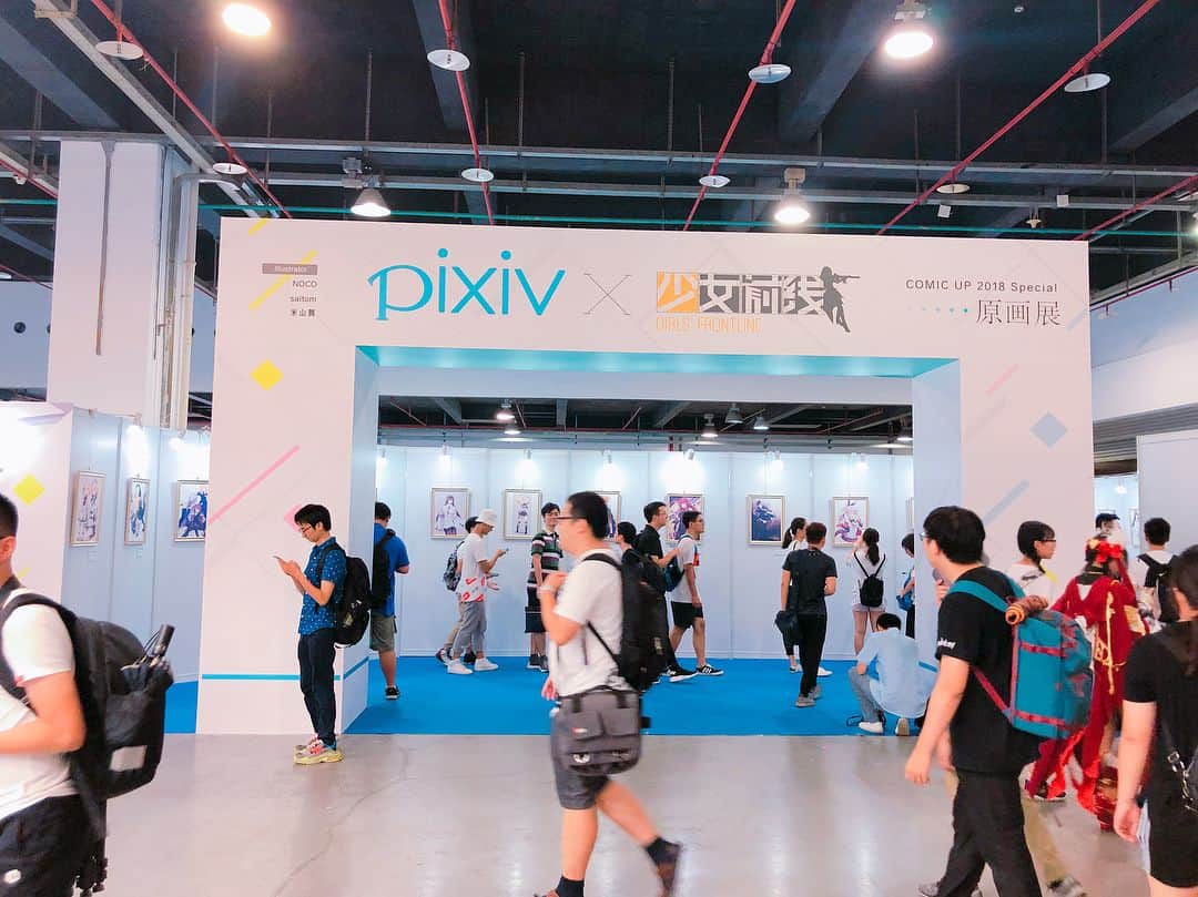 pixivさんのインスタグラム写真 - (pixivInstagram)「8/25.8/26開催！中国最大級の同人誌即売会「上海COMICUP-魔都同人祭 CP2018SP」にpixiv×ドールズフロントラインのコラボブースが出展！pixivに投稿された約80枚のファンアート展示や、saitom氏、米山舞氏、NOCO氏によるライブペイントを実施しています！ ライブドローイングはbilibiliでの生配信も行なってます！https://live.bilibili.com/h5/12?from=search&seid=6884172619841205296  #COMICUP #ドールズフロントライン」8月26日 11時34分 - pixiv