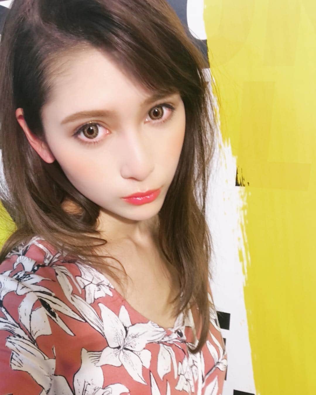アンジェラ芽衣さんのインスタグラム写真 - (アンジェラ芽衣Instagram)「今日あっついね〜〜〜﻿ ジリジリしてる！日焼けしそう😟😟﻿ ﻿ 昨日の神戸コレクションで着たROXYのお洋服、本当にお気に入りすぎる☺️﻿ ﻿ #アンジェラ芽衣 #2018 #2018年 #自撮り #selfie #selfie #写真 #photo #神戸 #神戸コレクション #ファッションショー #ファッション #ランウェイ #fashion #show #ROXY」8月26日 13時09分 - ange_la00