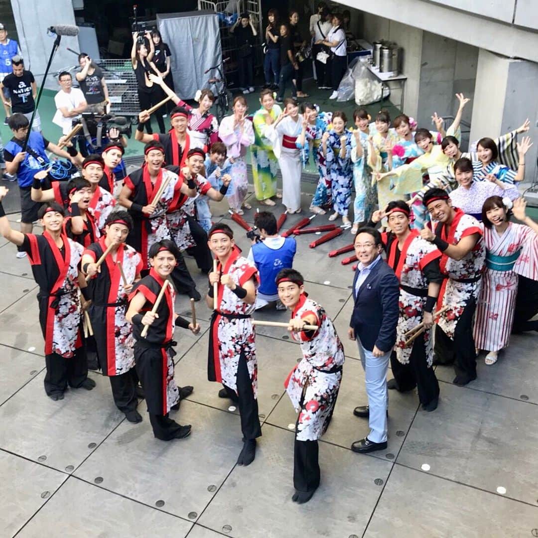 フジテレビアナウンサーのインスタグラム：「1年目の#杉原千尋 です！ 待ちに待った8月26日はa-nationの日🎉 出演が決まってから約1ヶ月間、 仕事の合間を縫って練習してきました。  入社してまさかa-nationに出演するとは 夢にも思っていませんでした！ 男性アナウンサーも女性アナウンサーも やっぱり私たちは本番に強い💪かも？笑  1年目から先輩たちと一緒に こんな大舞台を経験させていただき 毎日が楽しくて幸せな日々でした！  フジテレビアナウンサーが一致団結した 素晴らしい1日になりました🌟🌟🌟 本当にありがとうございました！！！！ めめめめめめめめめめめめめめめめ 👀  #anation #フジテレビアナウンサー #お台場ワンガン娘18 #四代目オマツリ男アナ #め組のひと #👀」
