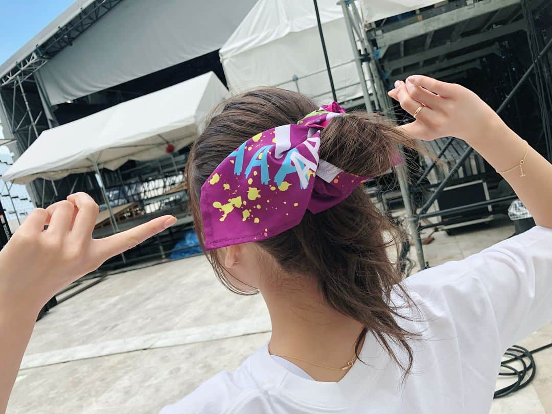 宇野実彩子さんのインスタグラム写真 - (宇野実彩子Instagram)「. ドームツアーのグッズもめちゃいい感じだよ。 どうかな♪ . #coloralife #aaa #ティシャツとタオルひと足お先にお見せするね #フラッツを髪に巻くのも可愛いよ」8月26日 13時41分 - misako_uno_aaa