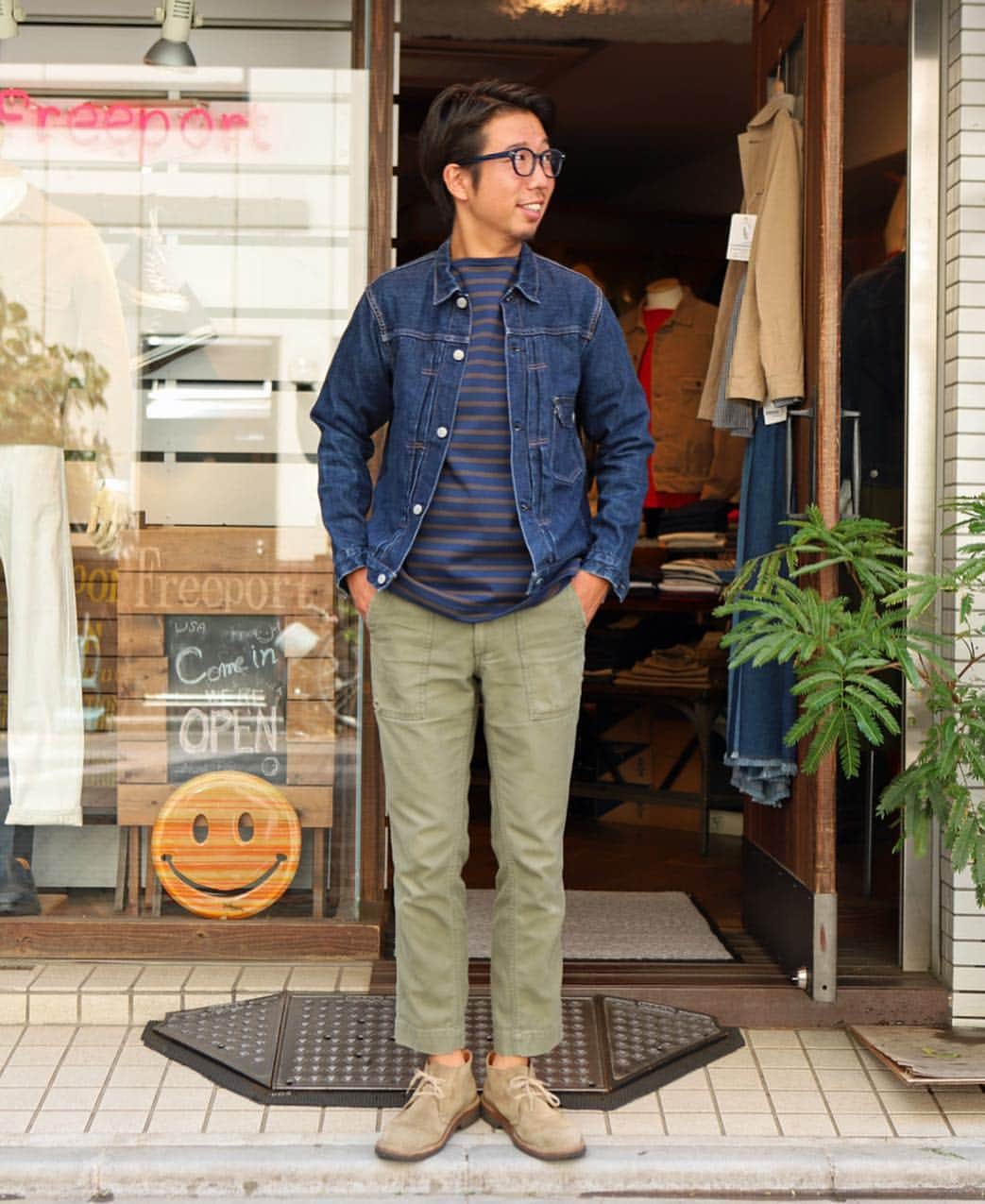 のインスタグラム：「秋冬Sample Style  Leminorバスクシャツのボーダーが１色だけ届きました。  ネイビーに茶のボーダーで奥ゆかしく  #Gジャン#workersjapan #バスクシャツ#Leminor #ベイカーパンツ#fobfactory #デザートブーツ#astorflex #surf#style#ivy #Freeportueno#tokyo#上野セレクトショップ」