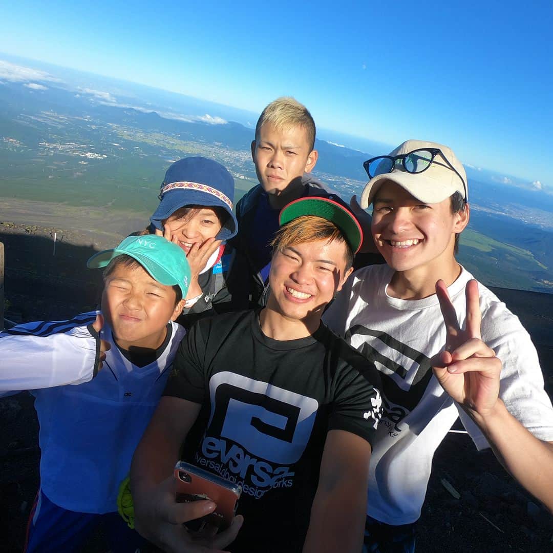 那須川天心さんのインスタグラム写真 - (那須川天心Instagram)「今年も富士山登ってきました🗻 やっぱり1番きつい御殿場コース！ パワー貰える感じがしたなぁ 最高で最強のパワースポットです！ 皆さんまじで行ってみた方が良いですよ！！ 良いことあります様に、、、！ あ、毎日良いことだらけか笑 #富士山 #日本一 #世界文化遺産 #パワースポット #フリーメイソン」8月26日 16時13分 - tenshin.nasukawa