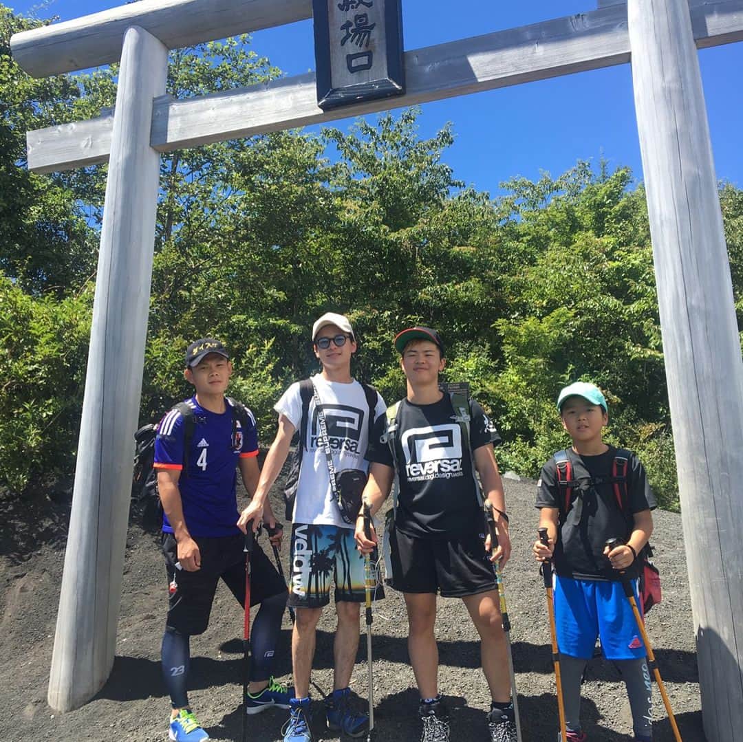 那須川天心さんのインスタグラム写真 - (那須川天心Instagram)「今年も富士山登ってきました🗻 やっぱり1番きつい御殿場コース！ パワー貰える感じがしたなぁ 最高で最強のパワースポットです！ 皆さんまじで行ってみた方が良いですよ！！ 良いことあります様に、、、！ あ、毎日良いことだらけか笑 #富士山 #日本一 #世界文化遺産 #パワースポット #フリーメイソン」8月26日 16時13分 - tenshin.nasukawa
