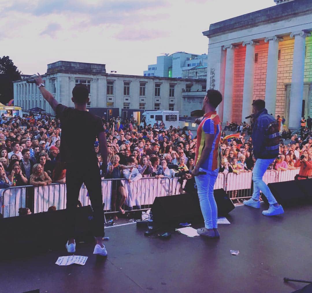 Union Jさんのインスタグラム写真 - (Union JInstagram)「We had a great time headlining #SouthamptonPride Last night!! 🌈 #DoingWhatWeLove ❤️ Pic credit: @chloeledden」8月26日 20時03分 - unionjworld