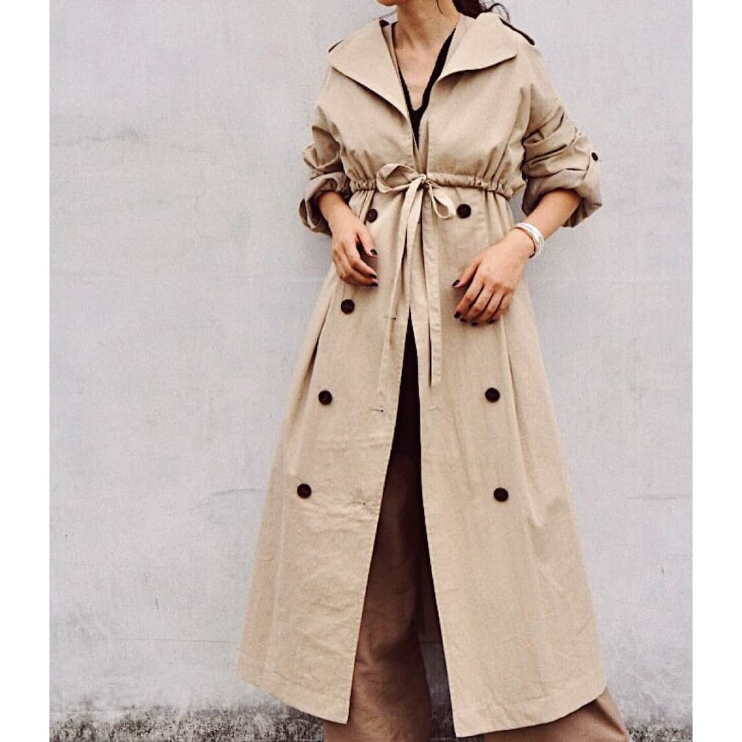 のインスタグラム：「・ 【New Arrival】 3wayコンフォタブルトレンチコート Beige/Navy/White ¥37,000+tax ・ ルミネ新宿店にて先行発売中の 3wayトレンチコートが8/30(木)19:00より オンラインストアにて発売スタート！ ・ #etretokyo #etre #mydaysmyetre #etretokyostore #store #lumineshinjuku #lumine #shinjuku #ootd #trenchcoat #coat #outer #エトレトウキョウ #エトレ #トレンチコート #3way #トレンチ #トレンチコートコーデ #着回し #着回しコーデ #ルミネ新宿 #ルミネ #ルミネ2 #タカシマヤゲートタワーモール」