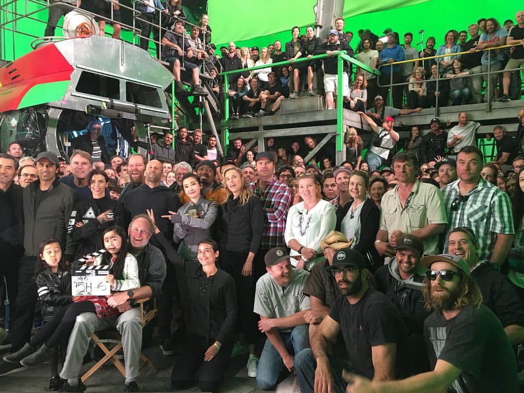 リー・ビンビン（Li Bingbing）のインスタグラム：「It was a great pleasure to work with everyone in The Meg!  @jasonstatham  @rubyrose @rainnwilson  @jessica_mcnamee @pagekennedy @masi_oka」