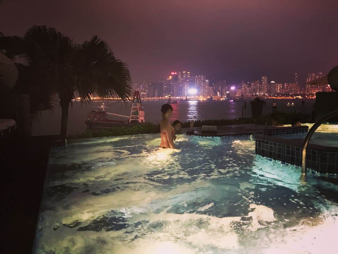 天乃舞衣子さんのインスタグラム写真 - (天乃舞衣子Instagram)「香港旅行。祖父母と母と。父は留守番。」8月26日 23時24分 - amanomaiko