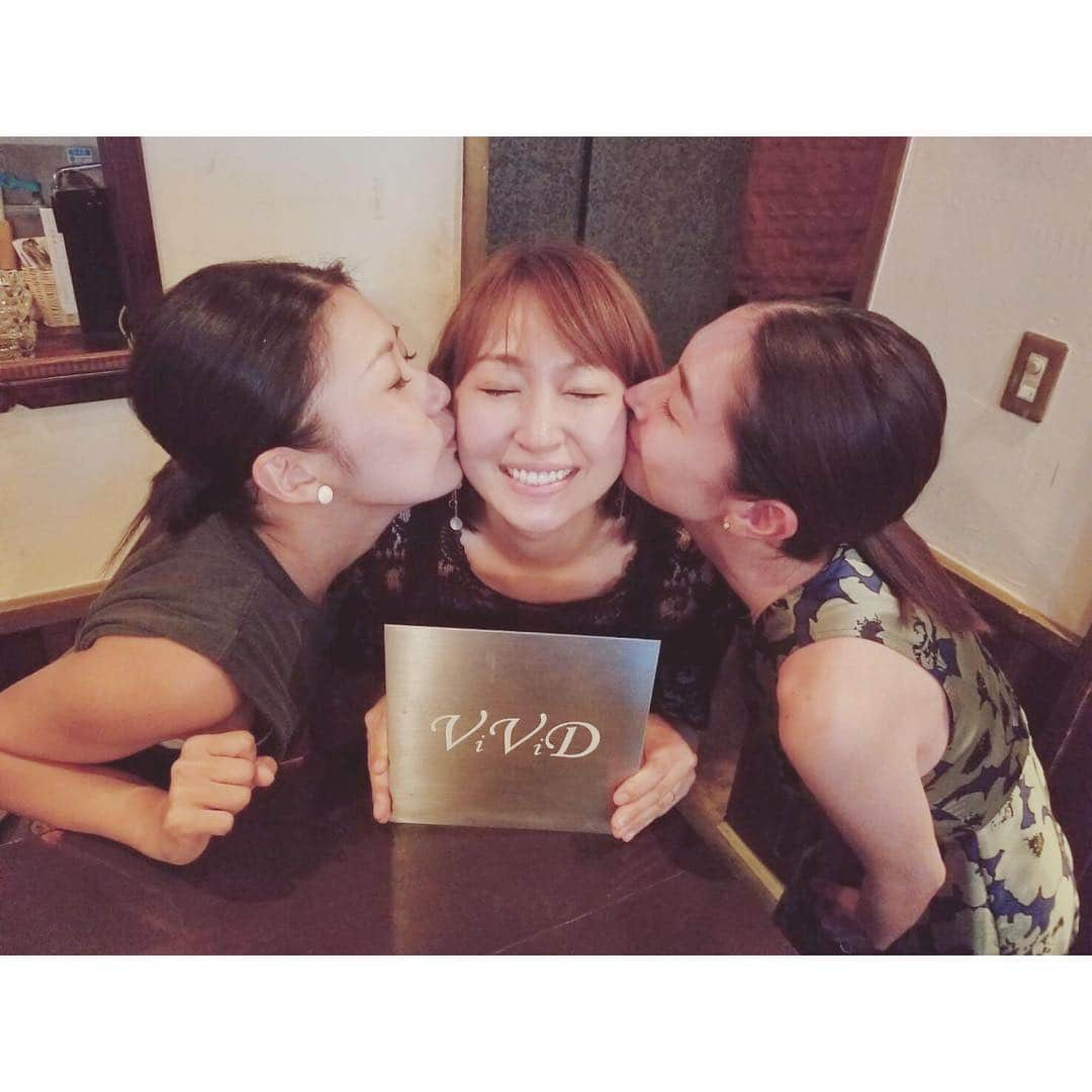 小林恵美さんのインスタグラム写真 - (小林恵美Instagram)「We love @miyuki_belle ❤️ #みーちゃんお疲れ様でした #惜しまれつつ本日でViViD閉店💐」8月26日 23時56分 - emichan0101