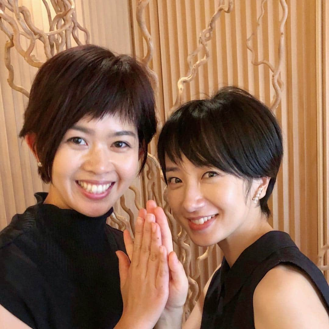 倉田亜味さんのインスタグラム写真 - (倉田亜味Instagram)「同期の映美くららとクラタッチ  #映美くらら #えみくらら #女優 #元宝塚歌劇団 #月組 #娘役 #まいこ #くらら #宝塚 #元宝塚 #OG #いつ見ても #かわいい  #同期 #先輩ママ #クラタッチ #39人目 #KT0039 #皆様からのハイタッチが原動力 #swimming #cycling #running #triathlon  #いつかはアイアンマン #倉田あみ#くらたあみ #kurataami」8月27日 0時18分 - kurata_amigram