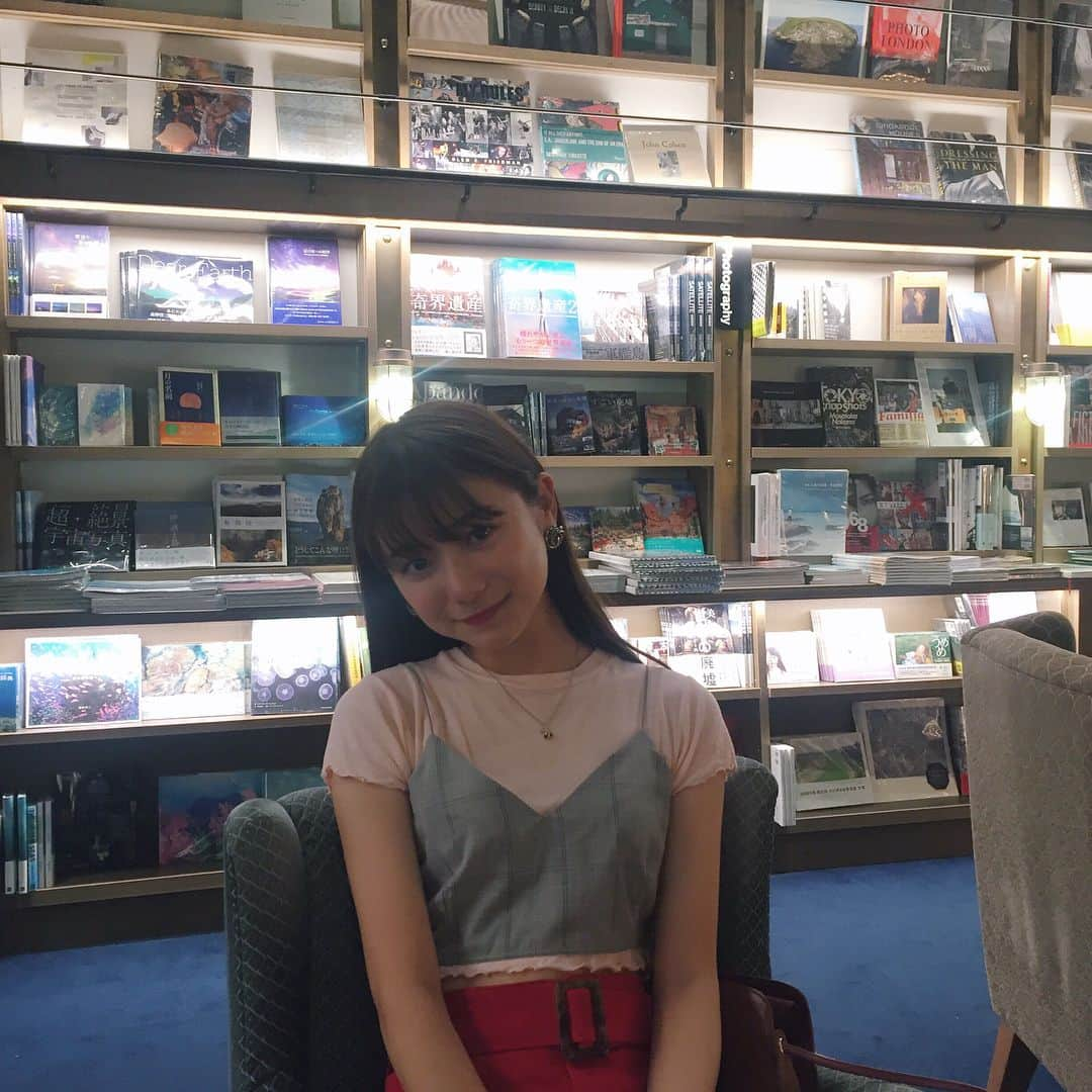 齊藤英里さんのインスタグラム写真 - (齊藤英里Instagram)「📚📙📘📓📝 #えりしふく #ootd」8月27日 11時55分 - erisaito.official