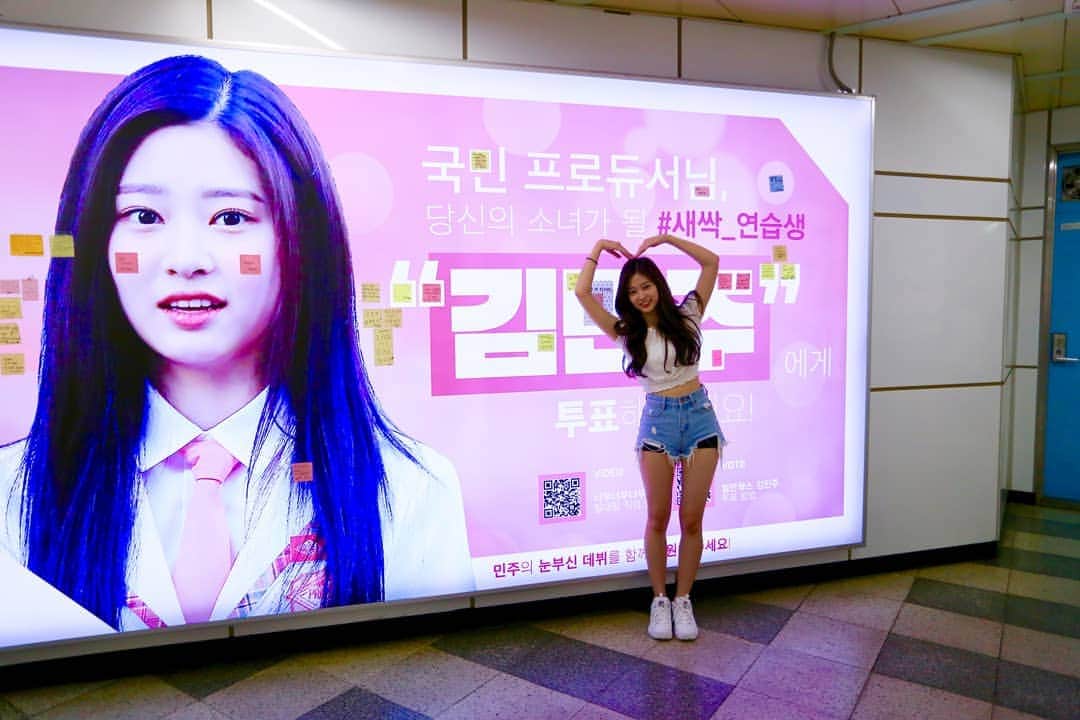 キム・ミンジュのインスタグラム：「[ #민주 ] [ #김민주 ] . 못 다 푼 민주 민증샷들🤗 . . #kimminjoo #minjoo #キムミンジュ #ミンジュ #urbanworks @urbanworks.official #얼반웍스 #연습생」