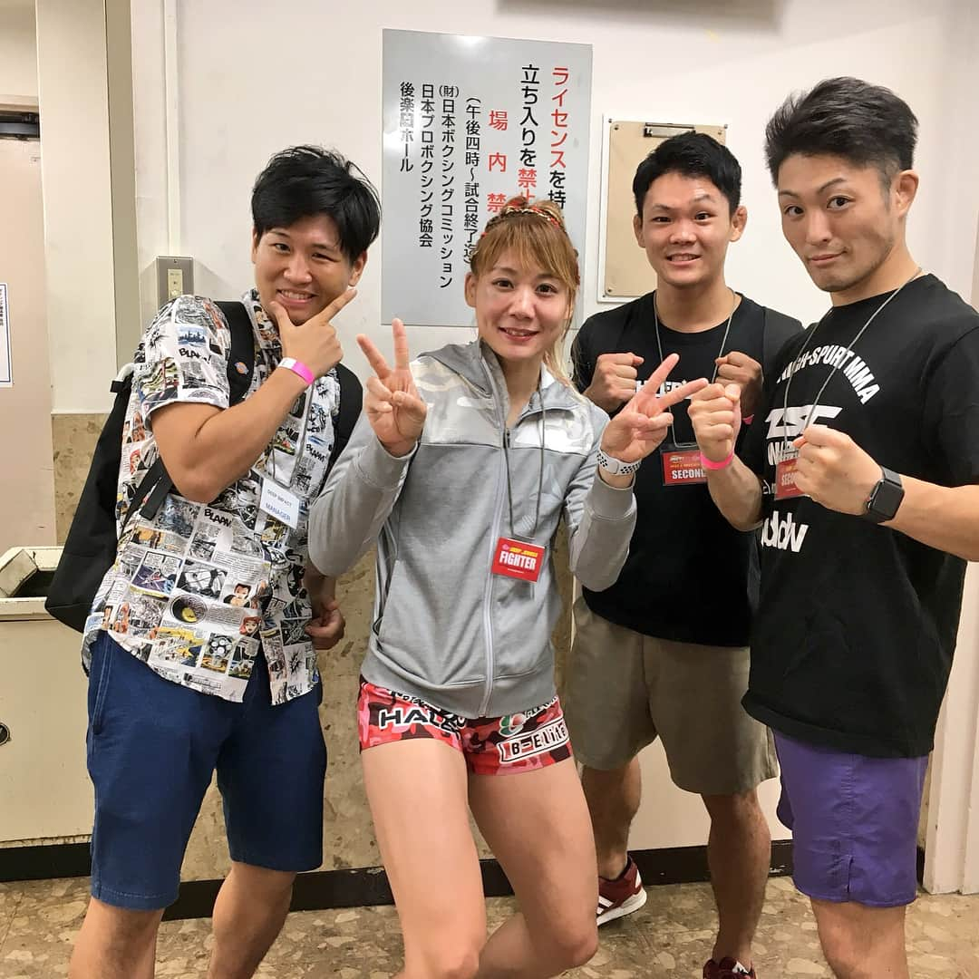 渡辺華奈さんのインスタグラム写真 - (渡辺華奈Instagram)「試合、1R一本勝ちすることができました！！ 自分の課題が見えた試合でした。 しかし、来てくれた皆様に勝ちを見せれてよかったです（＾ω＾）！！ 打撃ができないのは自分でも大いに解ってます。 一気に強くなることはできませんが、一つ一つクリアして総合格闘家になって行きたいと思います。 赤林檎選手、打撃すごかったです。 負けてもおかしくなくワンチャンスを掴むつもりで戦いました。 ありがとうございました！！ 沢山の応援が本当に力になりました！！ 今日は父の誕生日🎂！！ 試合だったから誕生日会的なのもできず、、だから絶対勝ちたかった🔥 プレゼントできて良かった^_^！ また頑張って行きます！！ #deep #deepjewels  #deep85impact  #mma #女子格闘技 #総合格闘技 #柔道 #筋肉女子 #侍ロンダラウジー」8月27日 6時08分 - kana_0821