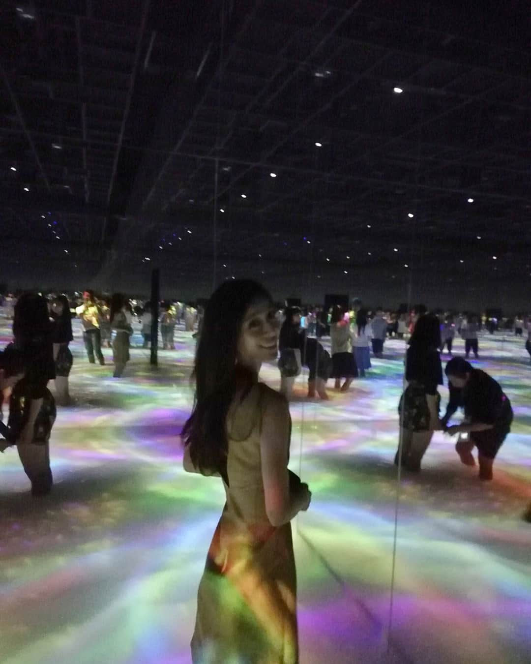 丸山悠美さんのインスタグラム写真 - (丸山悠美Instagram)「Amazing place @teamlab.planets  五感を研ぎ澄ませて ただ感じるだけの大切さ  #teamlabplanets #teamlab #planets #art #digitalart #tokyo #toyosu #onlyintokyo #onlyintoyosu #universe #lights #instagood #instaart #tbt #picoftheday #チームラボプラネッツ #チームラボ #アート #豊洲 #夏 #デジタルアート #ママ #夏休み #子連れ #子連れスポット #東京」8月3日 20時41分 - maruyumi