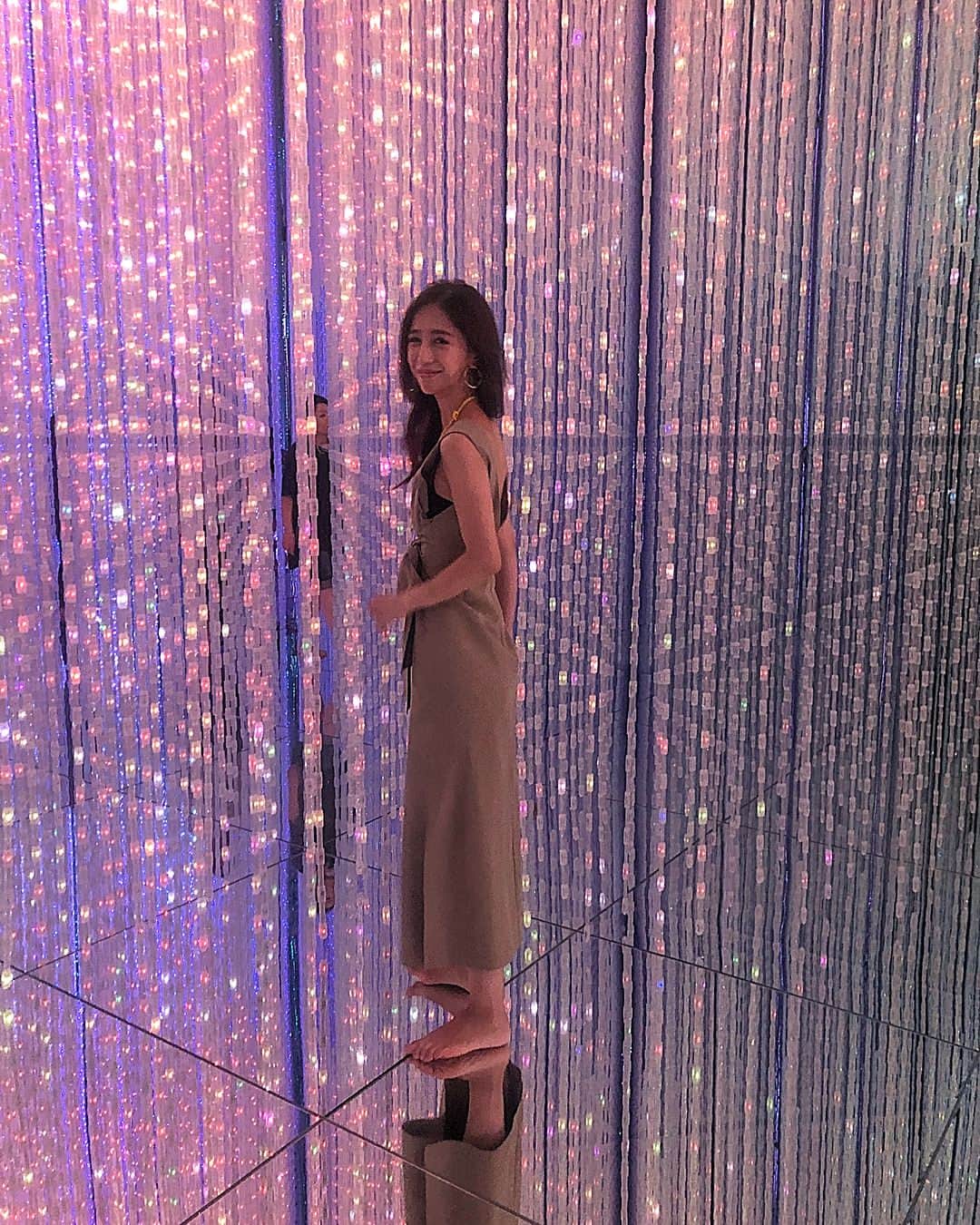 丸山悠美さんのインスタグラム写真 - (丸山悠美Instagram)「Amazing place @teamlab.planets  五感を研ぎ澄ませて ただ感じるだけの大切さ  #teamlabplanets #teamlab #planets #art #digitalart #tokyo #toyosu #onlyintokyo #onlyintoyosu #universe #lights #instagood #instaart #tbt #picoftheday #チームラボプラネッツ #チームラボ #アート #豊洲 #夏 #デジタルアート #ママ #夏休み #子連れ #子連れスポット #東京」8月3日 20時41分 - maruyumi