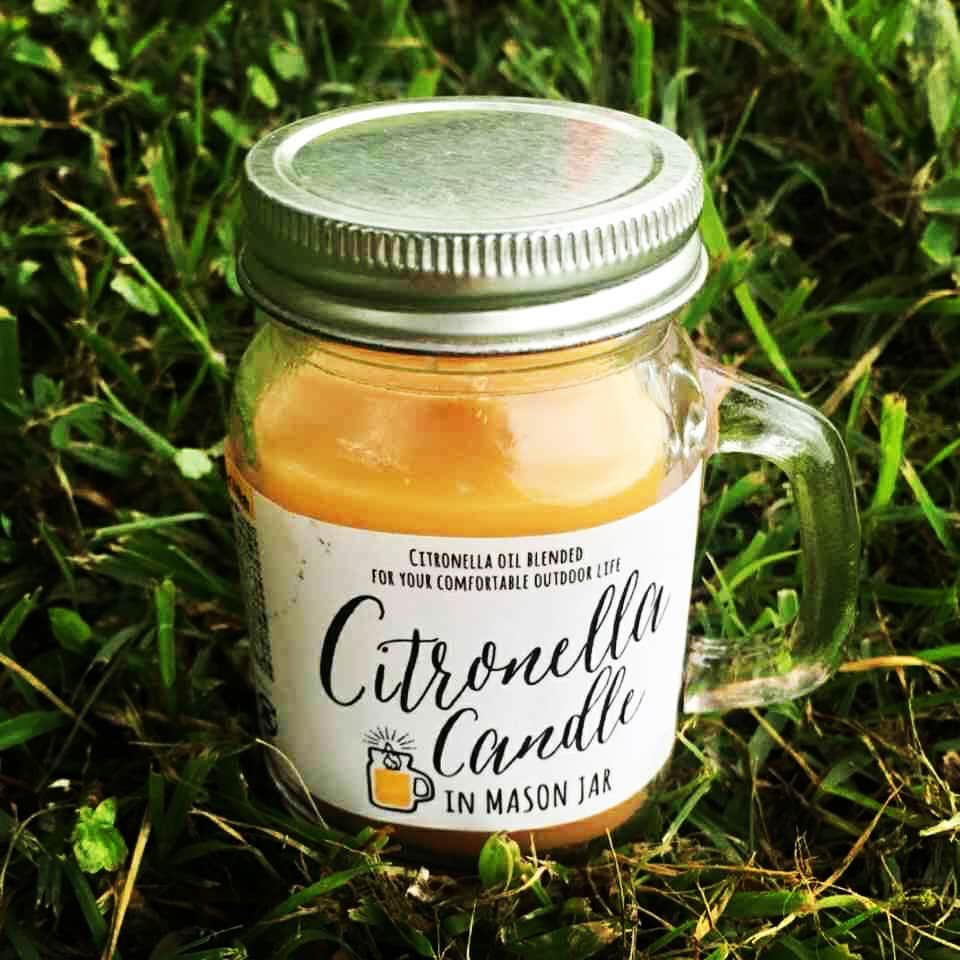 CRATE.JAPANのインスタグラム：「『CITRONELLA MASON JAR』 虫除けキャンドル  シトロネラ メイソンジャー . 虫が嫌うといわれるシトロネラのオイル配合キャンドル。 メイソンジャーからレモンに似た香りが優しく広がります (∗ ❛⃘ ❛⃘∗) . 通常より強い芯が使われているので強い風にも炎が消えにくい! 蓋と持ち手で持ち運びしやすい! アウトドアやガーデニングのお伴に(∗ ❛⃘ ❛⃘∗) .  #虫除けキャンドル#虫除け#キャンドル#アウトドア#outdoor#ガーデン#ガーデニング#ろうそく#蚊#キャンプ#camping#海#山#庭#川#自然#アロマ#カメヤマキャンドルハウス#枚方crate#lifeisgood#夏#夏休み」