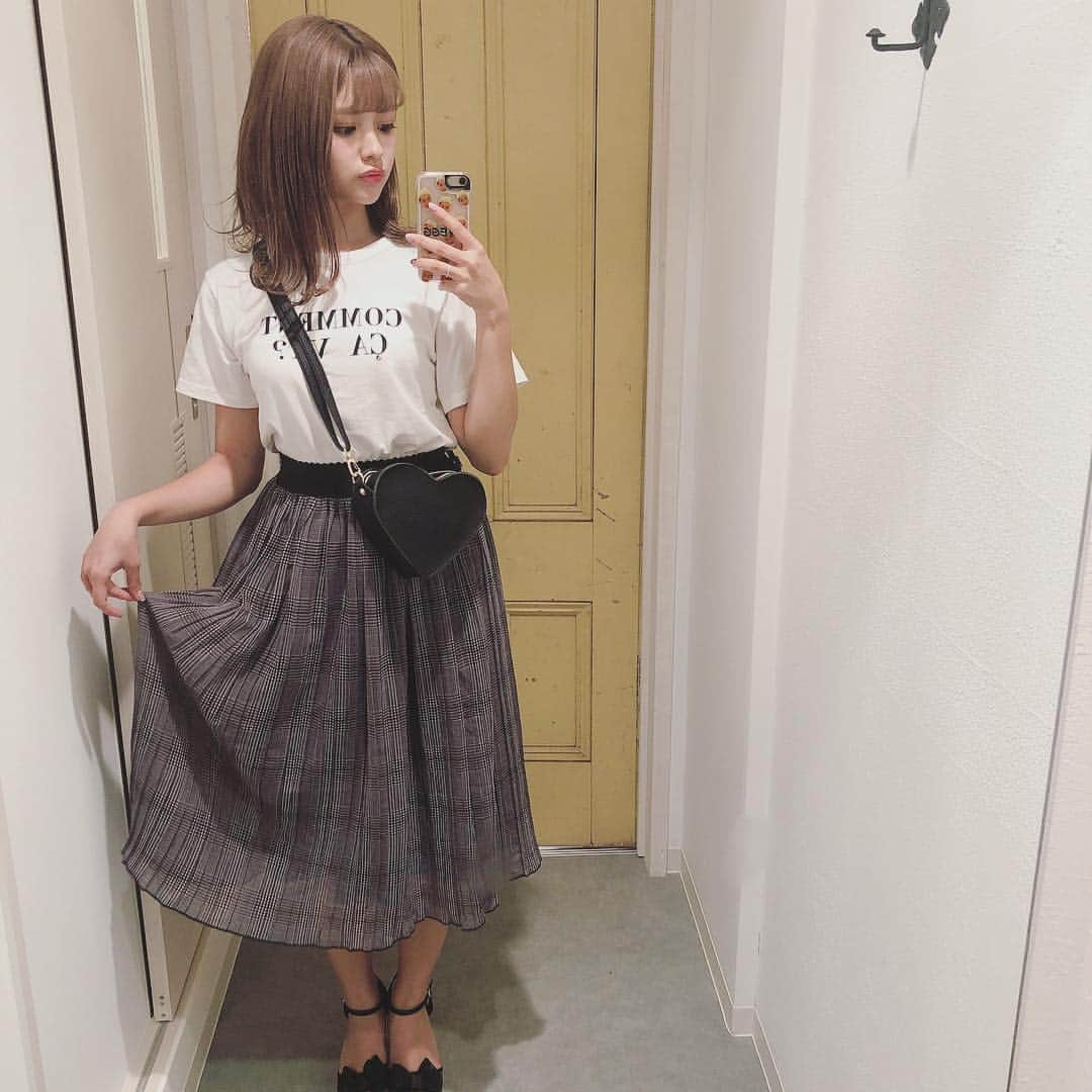 徳本夏恵（なちょす）さんのインスタグラム写真 - (徳本夏恵（なちょす）Instagram)「ラフこーで。 Tシャツがな、夏物セールですっごい安かったんだなぁ〜😍 スカートはまえのんさんから頂いたしふくです😍😍 #なちょすのわたくしふく #ラフ#ラフコーデ#コーディネート#なちょす#ガーリー#ガーリーコーデ#model#Popteen」8月3日 13時41分 - nachos_kimono