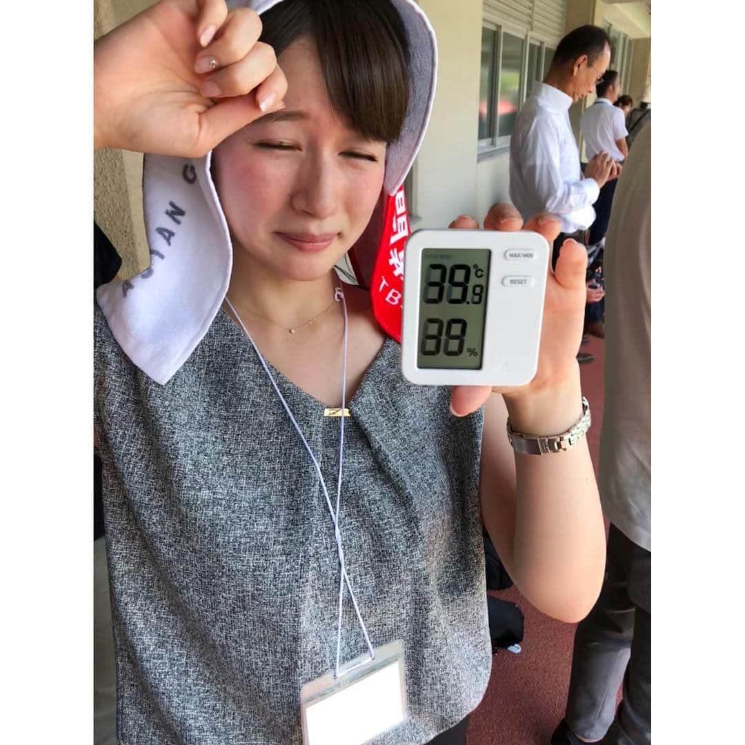 宇内梨沙さんのインスタグラム写真 - (宇内梨沙Instagram)「✳︎ 取材中、温度計は３９度。  麦茶３本目です。笑  皆さんも、熱中症にお気をつけて😳」8月3日 13時50分 - risaunai