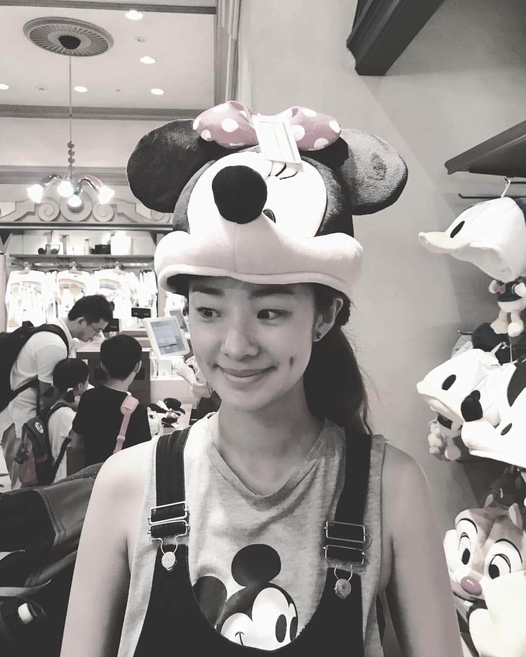 ステファニー・リーのインスタグラム：「#disneylandtokyo  #minnie🎀」