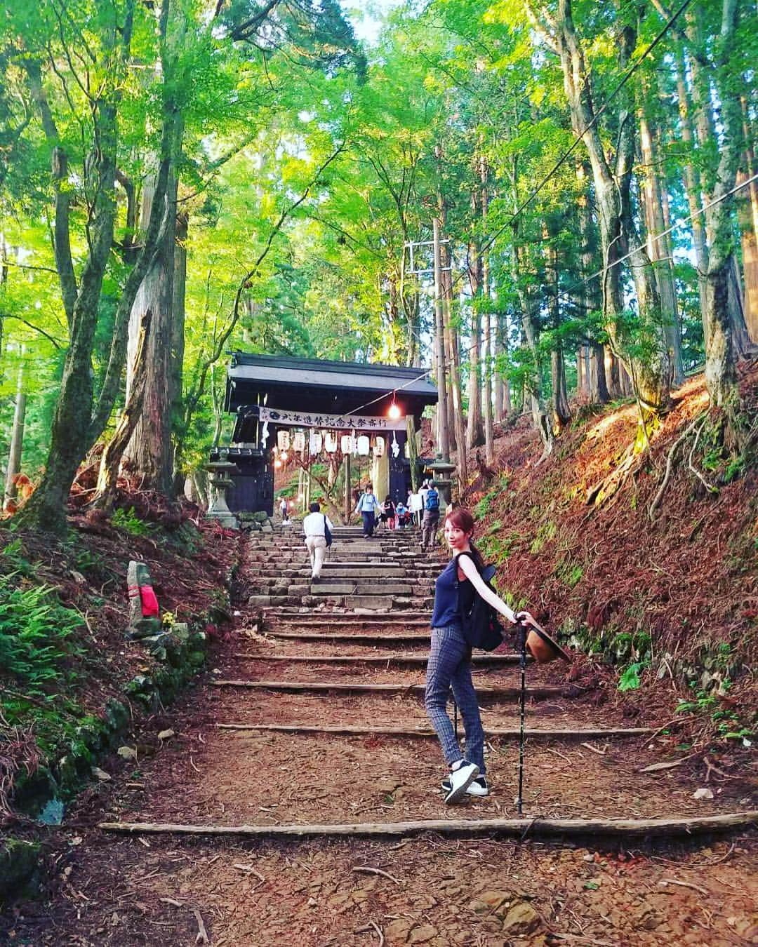 大矢真夕さんのインスタグラム写真 - (大矢真夕Instagram)「👟🧤🕶👒 #登山 #京都 #愛宕山 #愛宕神社 #トレッキング #kawaii #2018 #千日詣り #kyoto #atago #atagomountain #atagoshrine #千日参り #trek #trekking #me #love #shrine #green #mountain #forest #natuer #naturephotography #naturelovers #japan #森 #自然」8月3日 17時09分 - mayuohya