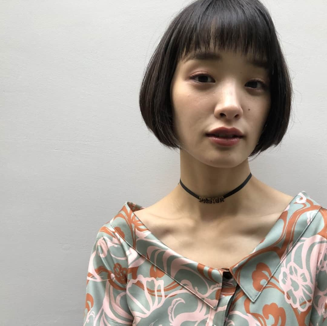 剛力彩芽さんのインスタグラム写真 - (剛力彩芽Instagram)「*** ワイドパンツは足の太さが気になる私でも スタイル良く見えるからありがたい。  今日はゆるーいtopsにしてみた。 これがまた可愛い、、♡ 皆さんはワイドパンツにどんな topsを合わせるの好きですか？  #ootd *** tops: #adeam bottoms: #foxeynewyork shoes: #hermes bag: #sondraroberts Accessories: #dior  @adeam @foxey_official  @hermes @dior ***」8月3日 19時19分 - ayame_goriki_official