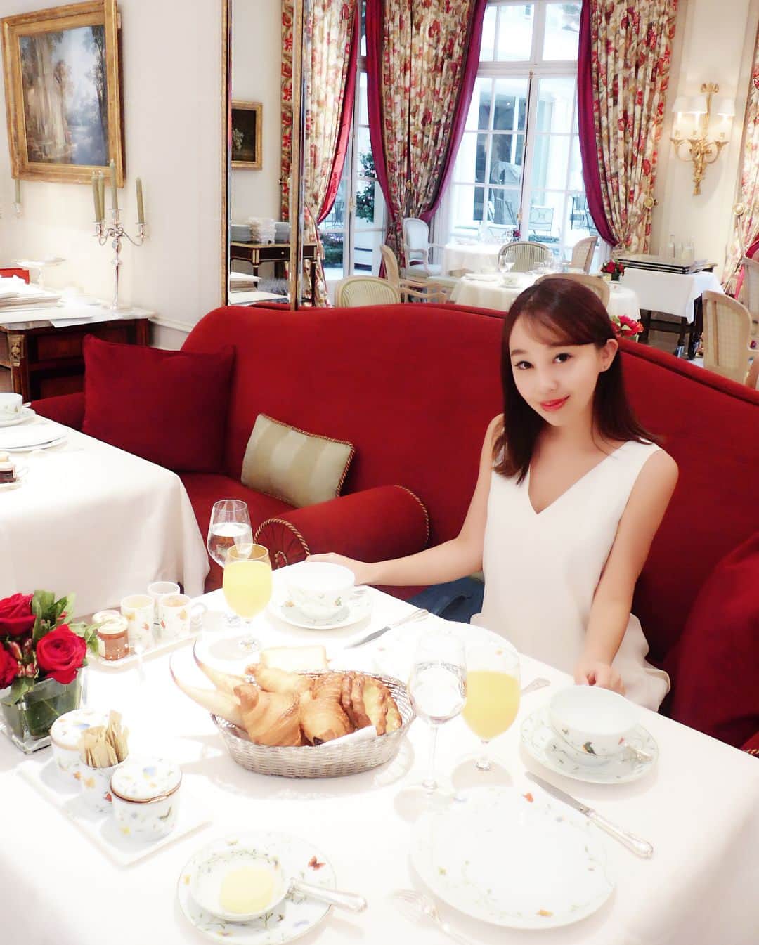 田中麻衣さんのインスタグラム写真 - (田中麻衣Instagram)「Epicureにて朝食。 史上最強クロワッサン😻🥐 . 雰囲気も味も、なにもかもが最高！ . #lebristolparis #パリ旅行 #paris🇫🇷 #paris #epicure #フランス旅行 #🇫🇷 #エピキュール #朝食 #ルブリストルパリ #breakfast #クロワッサン #フレンチトースト」8月3日 20時55分 - maitanaka1217