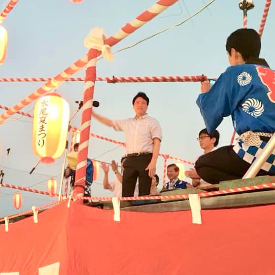 足立康史さんのインスタグラム写真 - (足立康史Instagram)「今夜は、池田市は渋谷公園で開催の上渋谷盆踊り大会の役員の皆様にご挨拶を申し上げるとともに、茨木市は水尾小学校区夏まつり大会にうかがい、堀三郎会長はじめ役員の皆様に御礼を申し上げ、地域の皆様とご一緒に夏祭りを楽しみました。  大阪北部地震や７月豪雨で被災された方々も含めて、元気に集い合うことができました。ありがとうございました！」8月3日 21時29分 - adachiyasushi