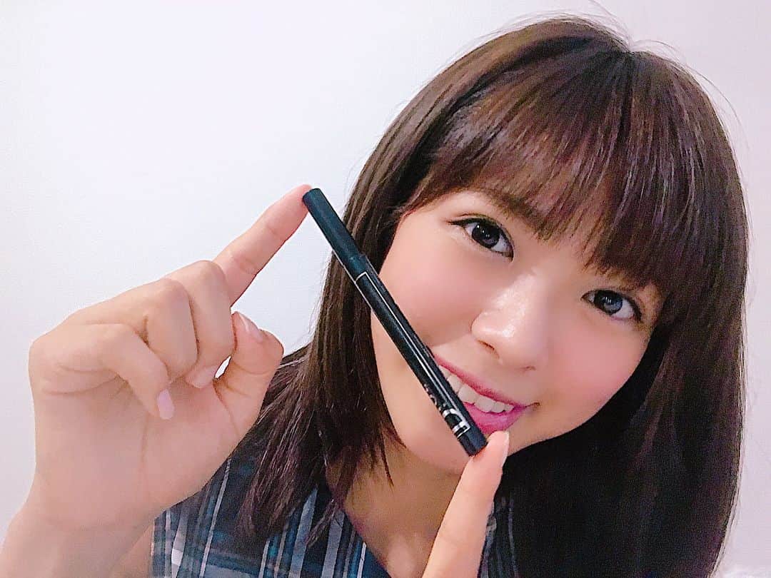 わちみなみのインスタグラム：「Diorのアイライナー♫描きやすくて落ちないからインラインだけ派のわたしにはとっても嬉しい💓💓 ウォータープルーフ処方だから24時間つけたての仕上がりらしく、、汗かきなのに落ちないの納得✌️ .  初めてのメイク動画にも挑戦してみたけど、わかりづらい💦😢めっちゃ発色良いんだよ！カメラ欲しいなあ📷 . #ディオールショウオンステージライナー #DIORSHOWBACKSTAGE @DIORMAKEUP #わちみなみ #voce #vocest #カメラ  #わちコスメ  #コスメ #メイク」